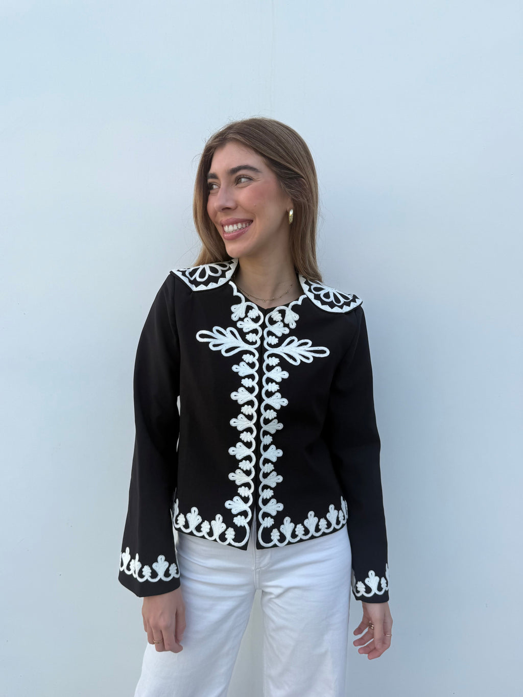 Chaqueta Bordada Negra