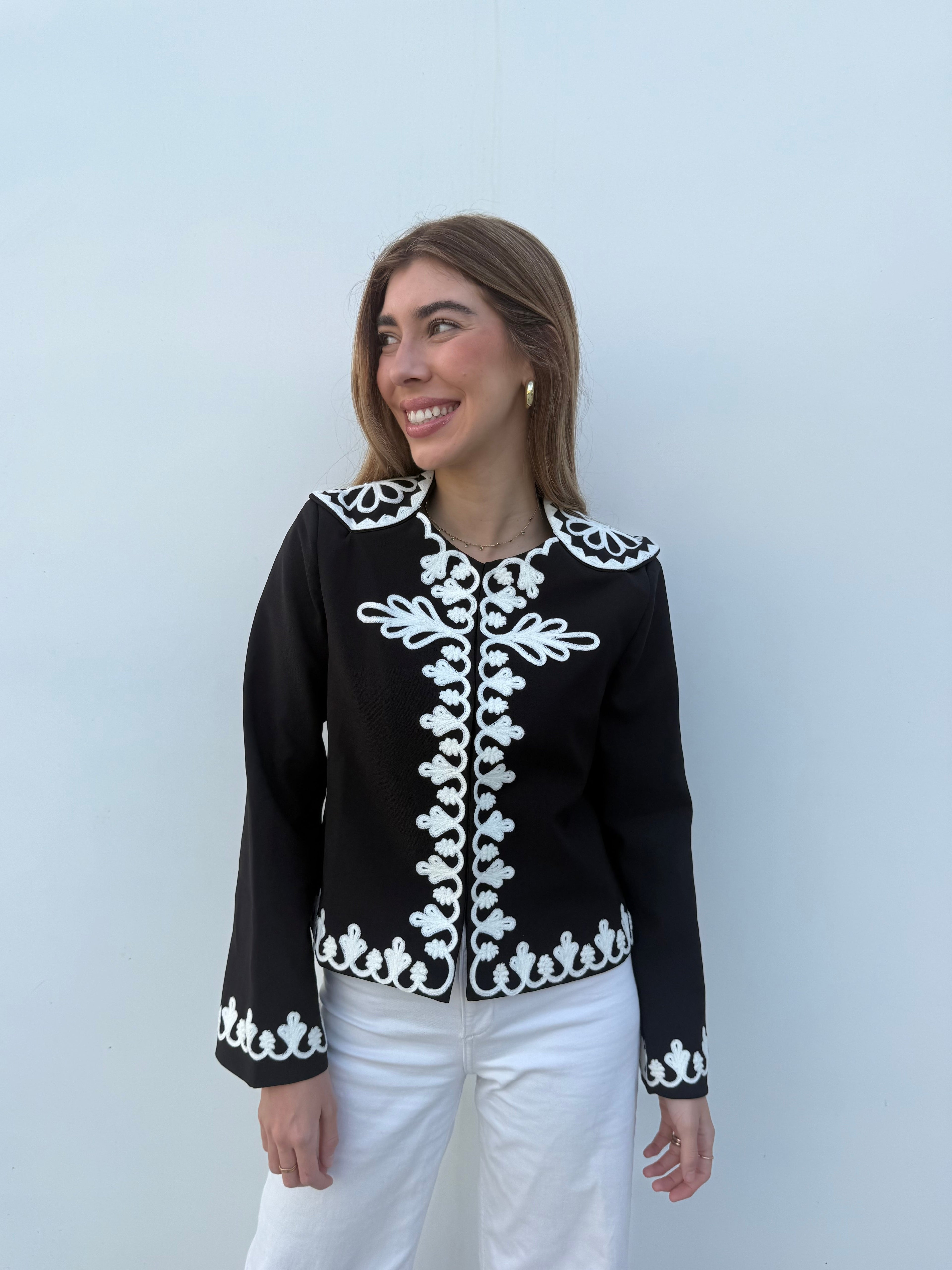 Chaqueta Bordada Negra