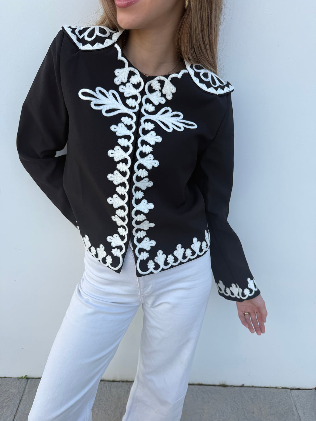 Chaqueta Bordada Negra