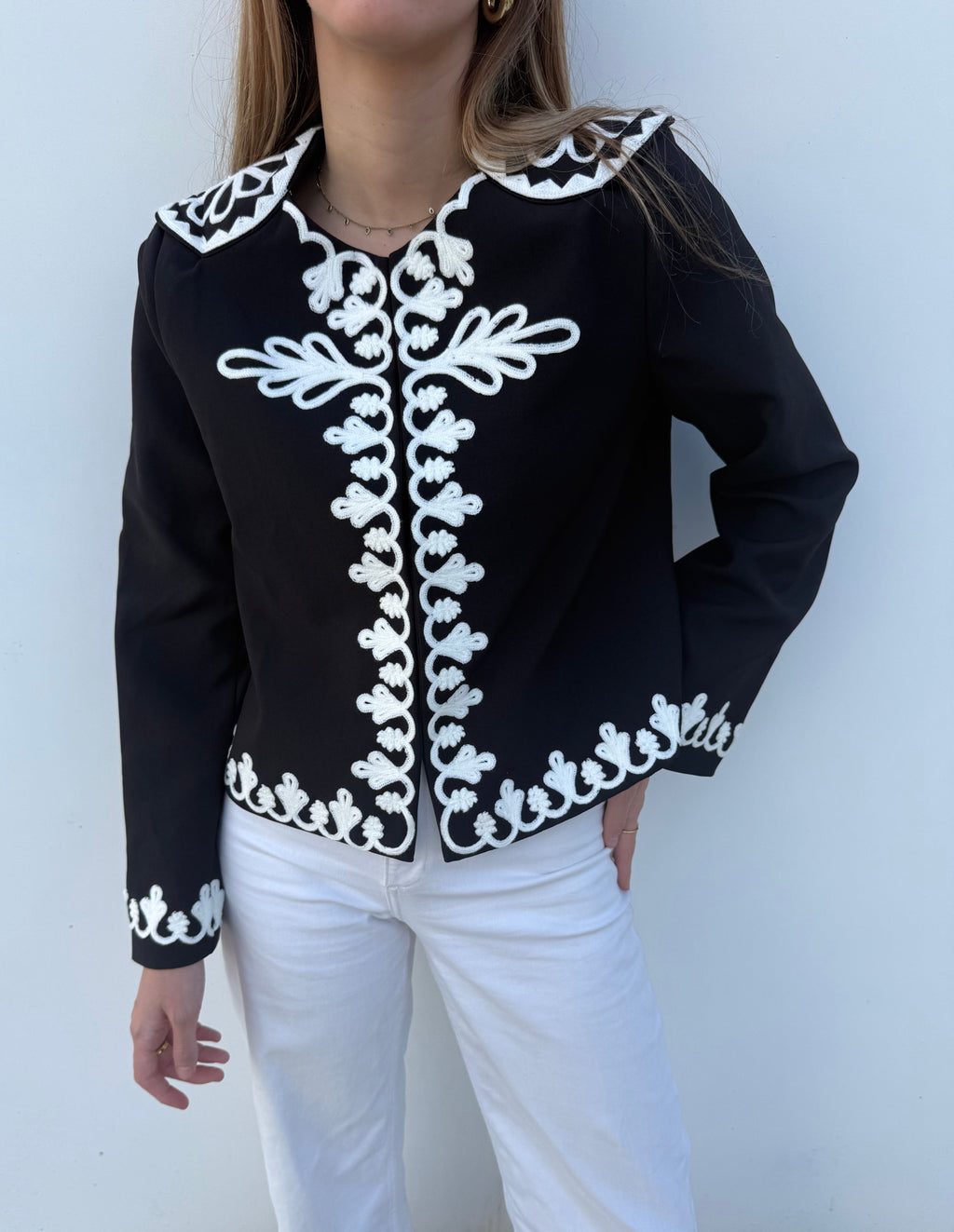 Chaqueta Bordada Negra